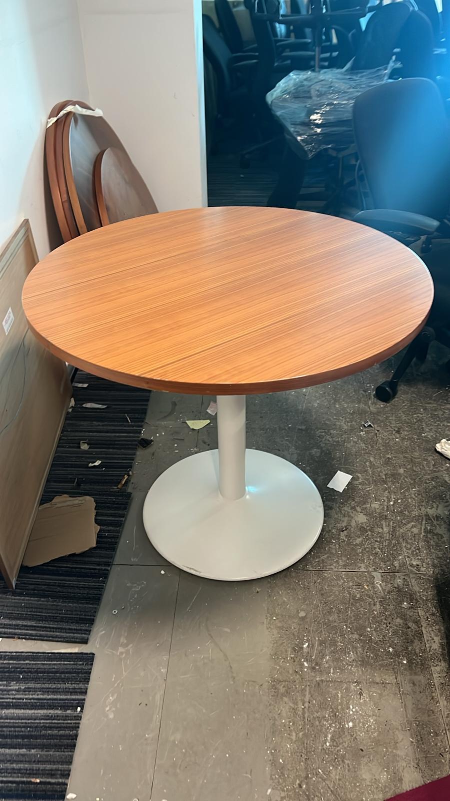 ZSS25016- Dia900 Round Monoleg Worktop