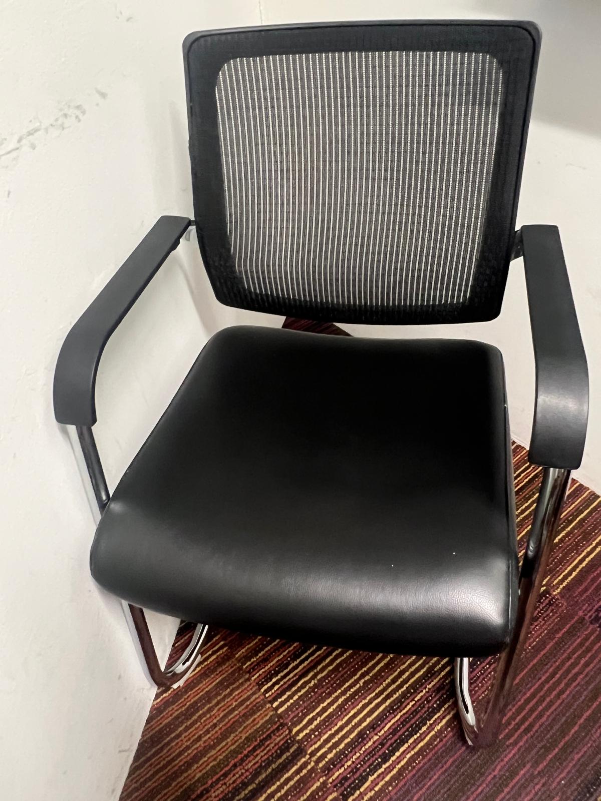ZSS26015-Item 004-Meeting Room Chair