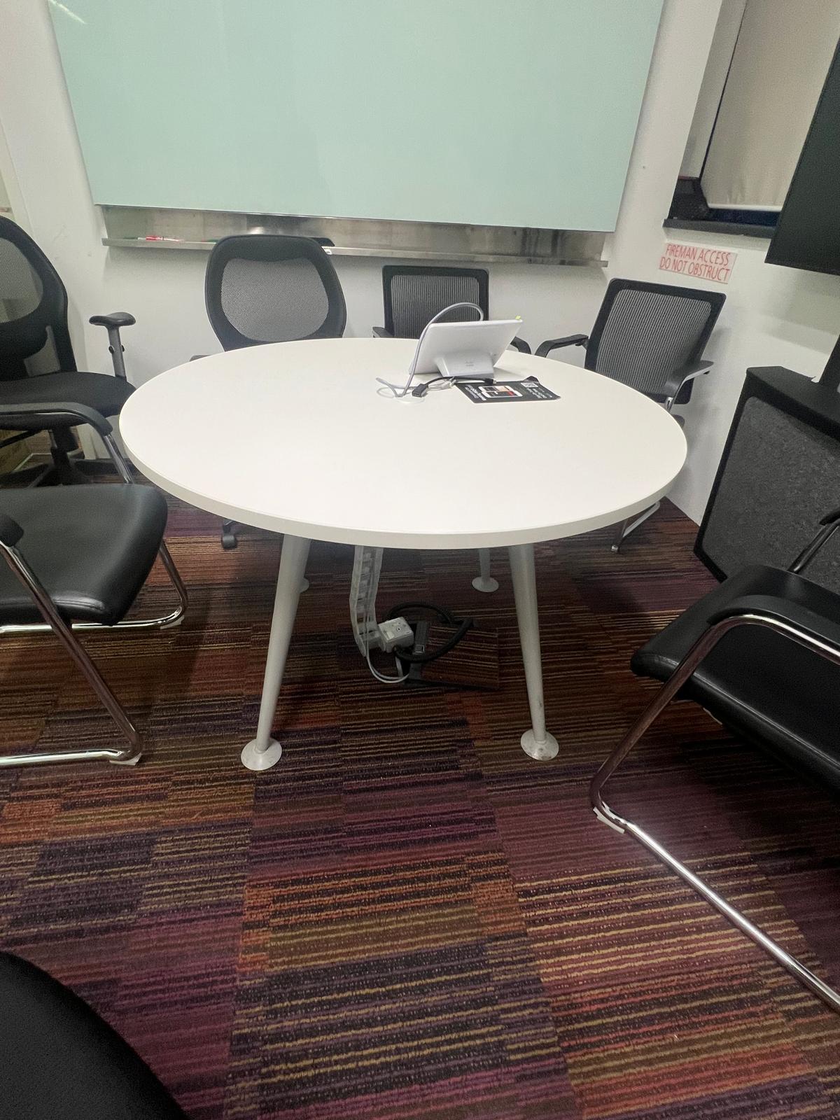 ZSS26015-Item 016-Dia1100 Round Table w/ single legs