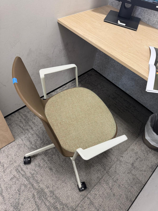 002-ZSS25037-Meeting Chair