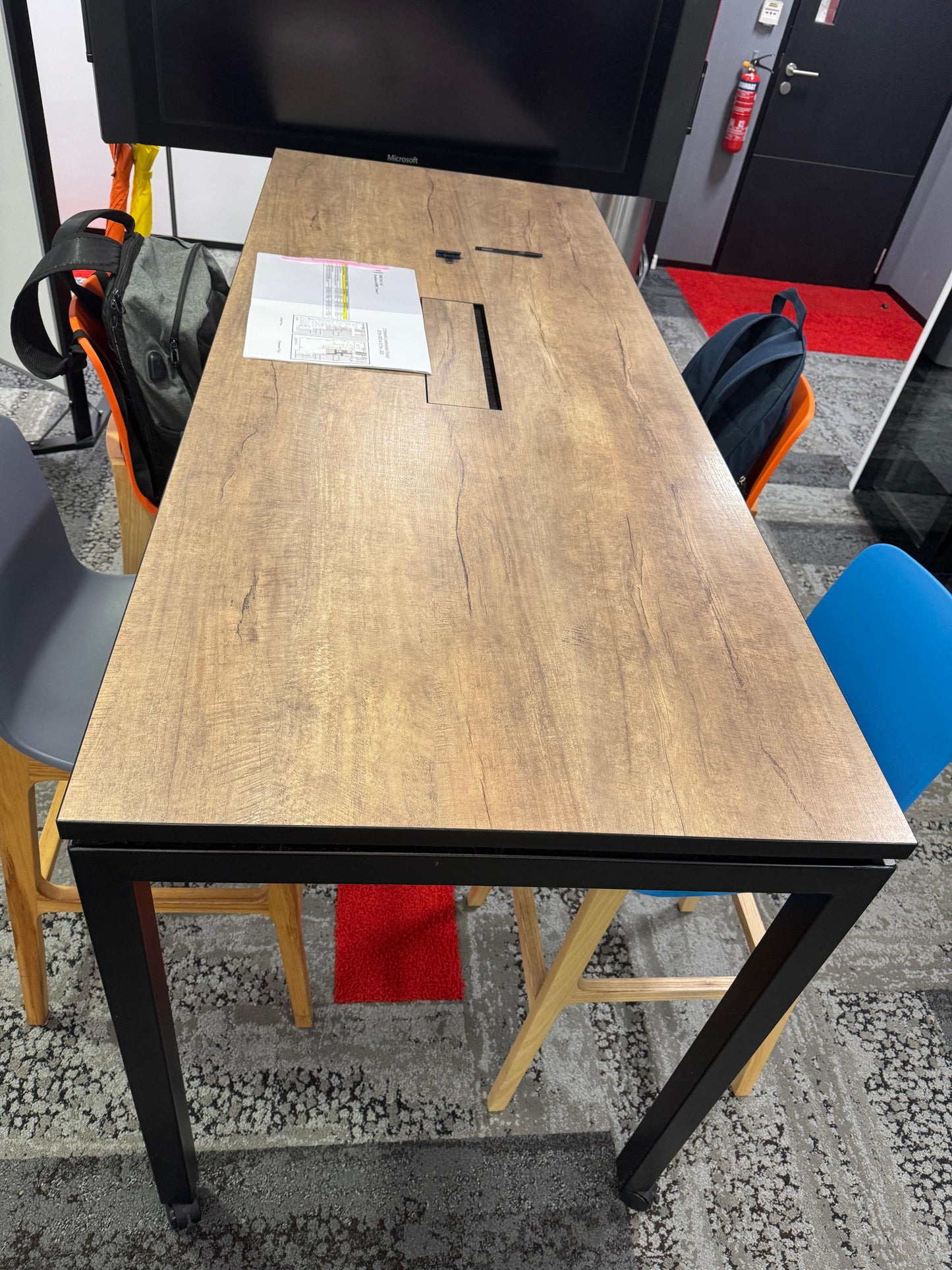 004-ZSS25036-Fixed High Table c/w flipper cover (W2000 * D800 * H1050)