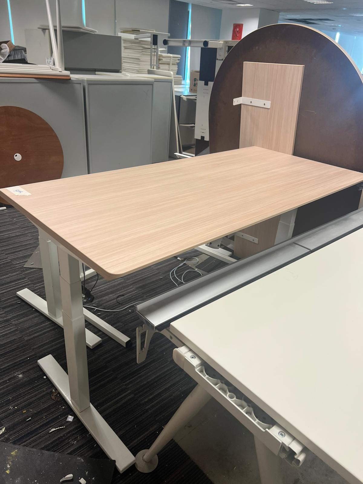 ZSS25038- L1600 Height Adjustable Table