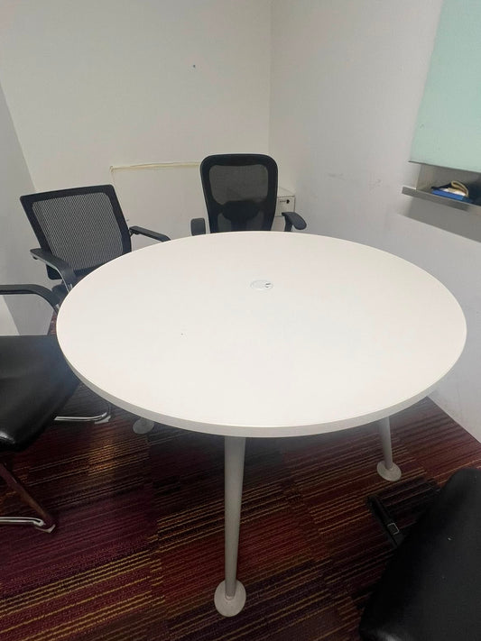 ZSS26016-Item 007-Dia1100 Round Table w/ single legs