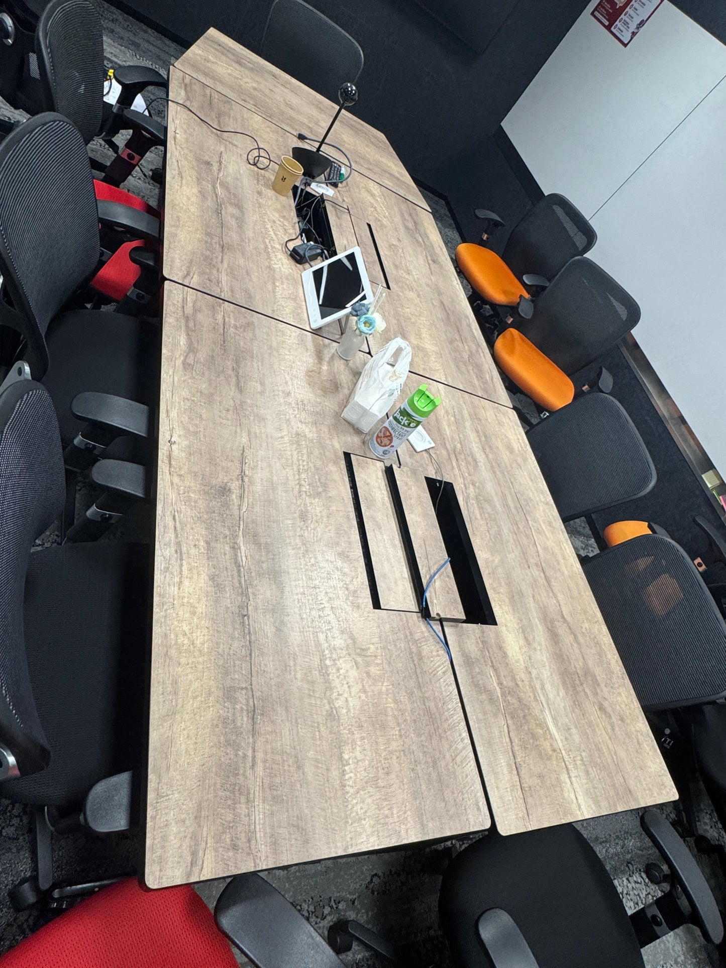 007-ZSS25036-Wooden Worktop Folding Table -4nos rectangular shape, 1nos special shape (1200/900mmL x 600mmW x 740mmH)