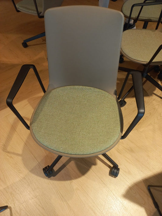 002-ZSS25037-Meeting Chair