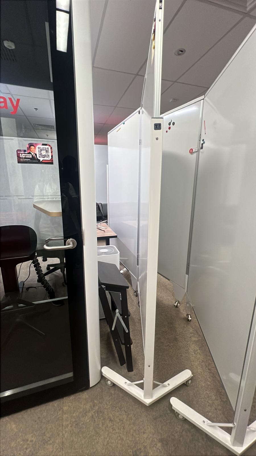 ZSS26016-Item 030-W1130 Mobile Folding White Board